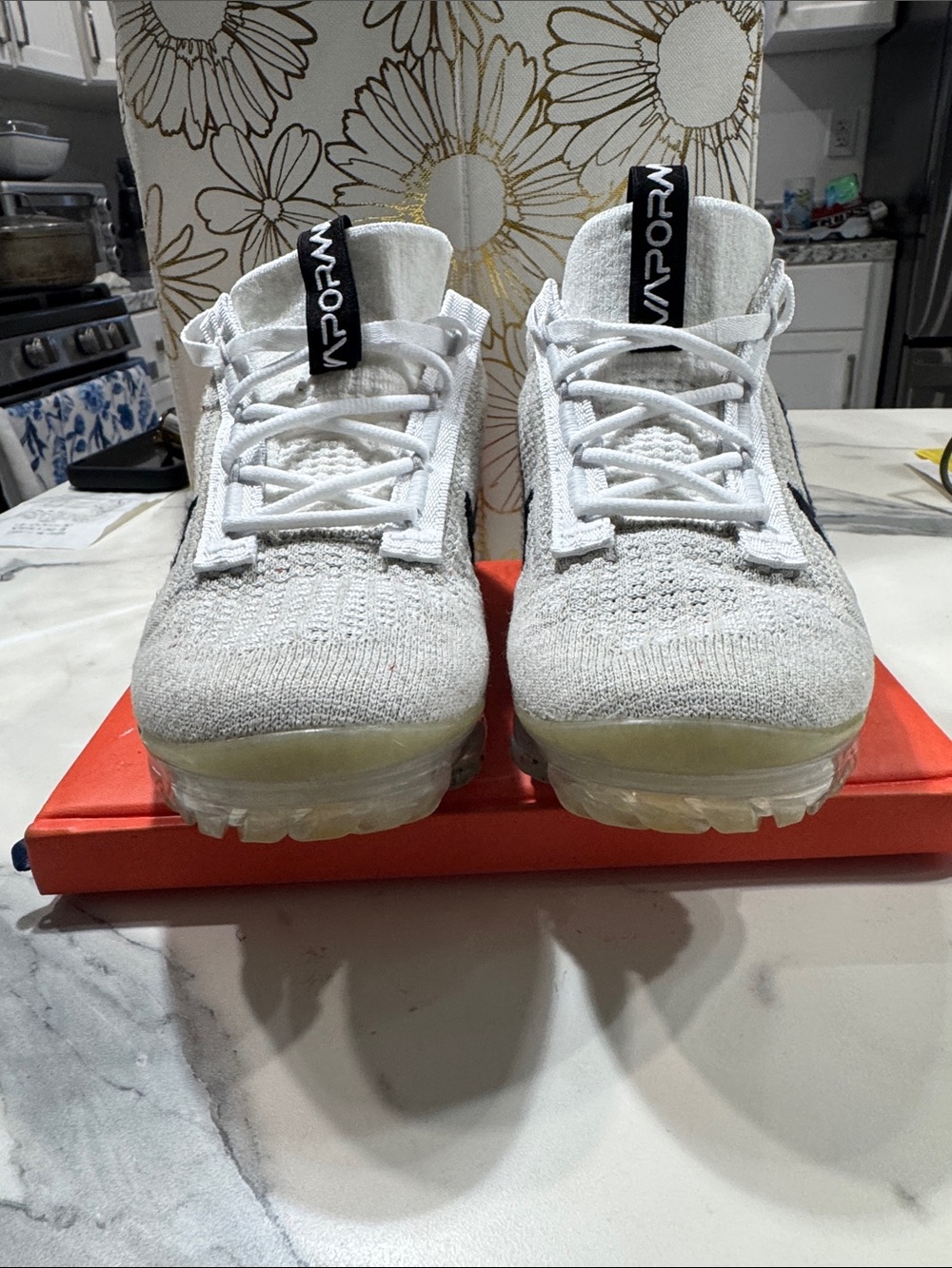 Nike Flyknit VaporMax Sneaker in Light Gray, White, Black 2021 Fk - Picture 3 of 10